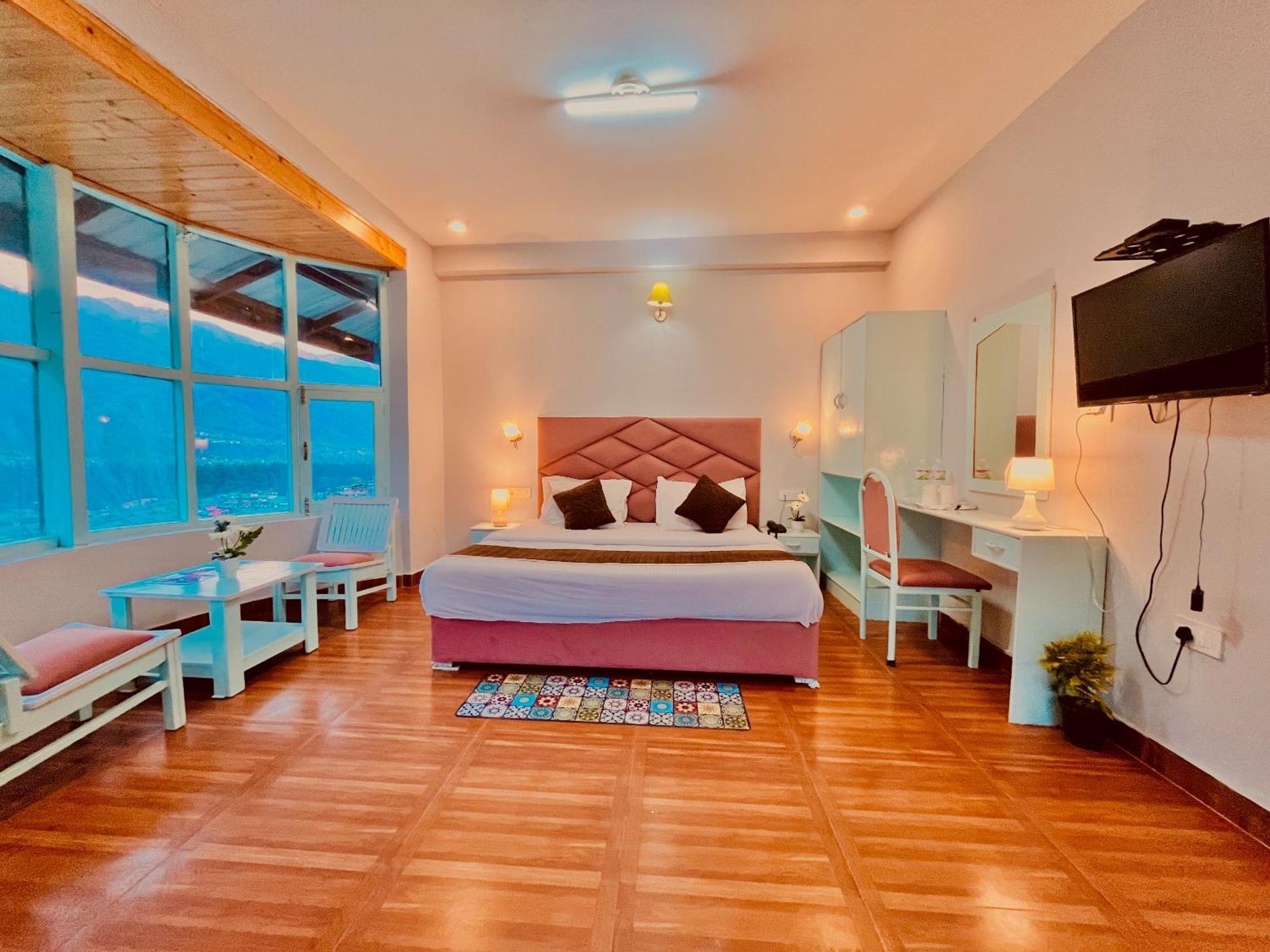 Hadimba Hill View By Hadimba Palace, Manali - Premium Room ! Family Hotel ! Parking ! Near Hadimba Temple Ngoại thất bức ảnh