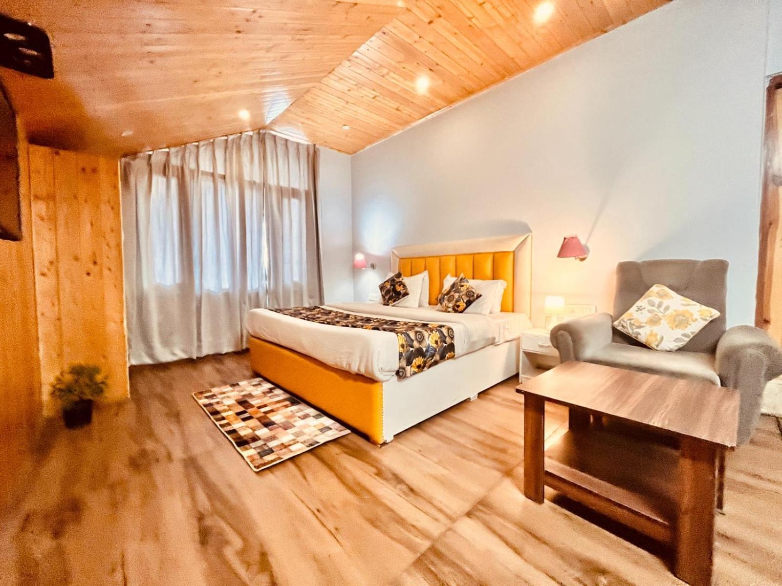 Hadimba Hill View By Hadimba Palace, Manali - Premium Room ! Family Hotel ! Parking ! Near Hadimba Temple Ngoại thất bức ảnh
