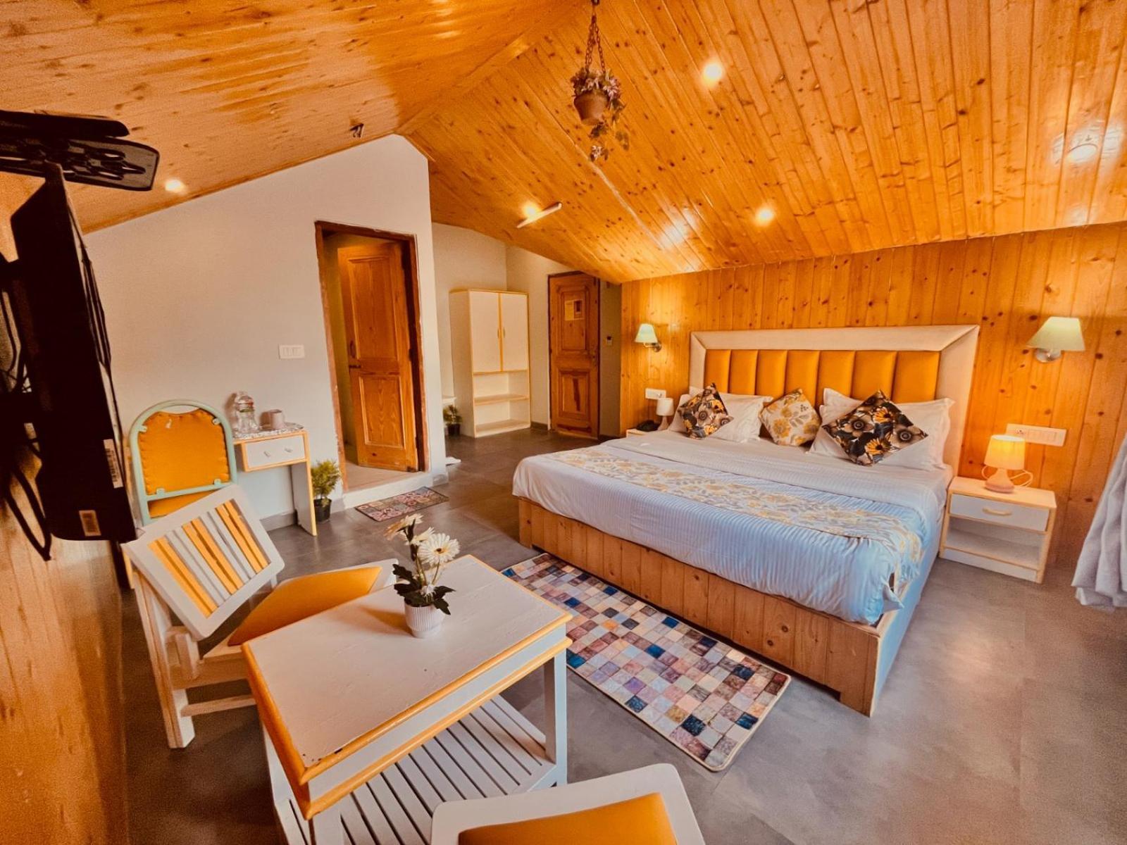 Hadimba Hill View By Hadimba Palace, Manali - Premium Room ! Family Hotel ! Parking ! Near Hadimba Temple Ngoại thất bức ảnh