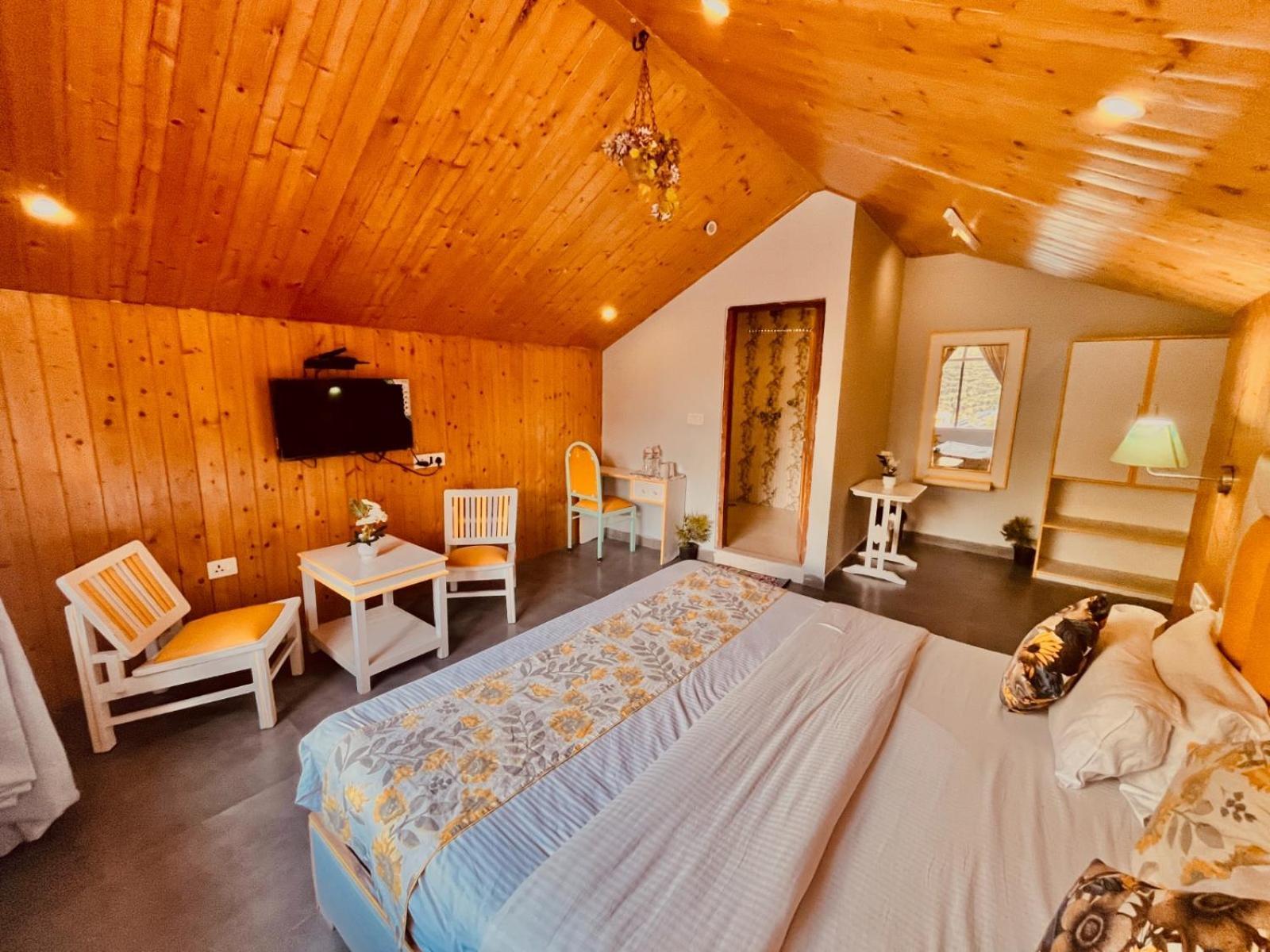 Hadimba Hill View By Hadimba Palace, Manali - Premium Room ! Family Hotel ! Parking ! Near Hadimba Temple Ngoại thất bức ảnh