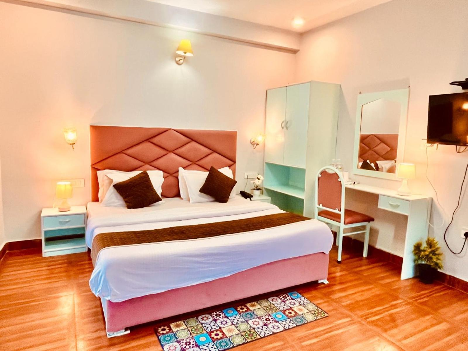 Hadimba Hill View By Hadimba Palace, Manali - Premium Room ! Family Hotel ! Parking ! Near Hadimba Temple Ngoại thất bức ảnh