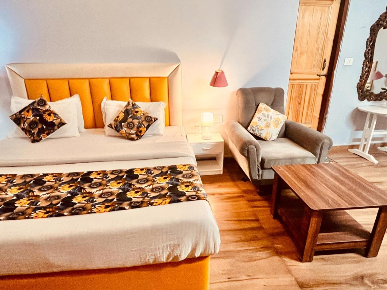 Hadimba Hill View By Hadimba Palace, Manali - Premium Room ! Family Hotel ! Parking ! Near Hadimba Temple Ngoại thất bức ảnh