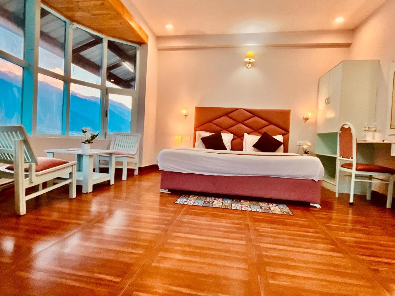Hadimba Hill View By Hadimba Palace, Manali - Premium Room ! Family Hotel ! Parking ! Near Hadimba Temple Ngoại thất bức ảnh