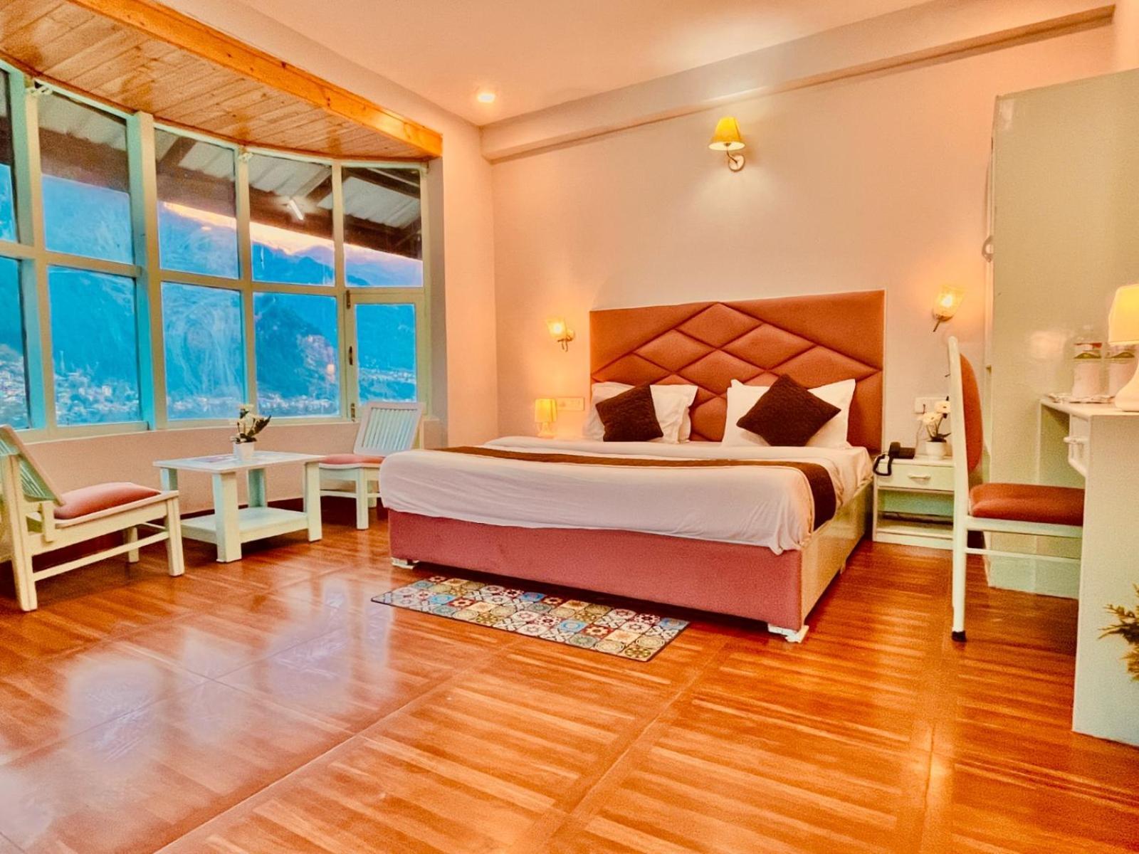 Hadimba Hill View By Hadimba Palace, Manali - Premium Room ! Family Hotel ! Parking ! Near Hadimba Temple Ngoại thất bức ảnh